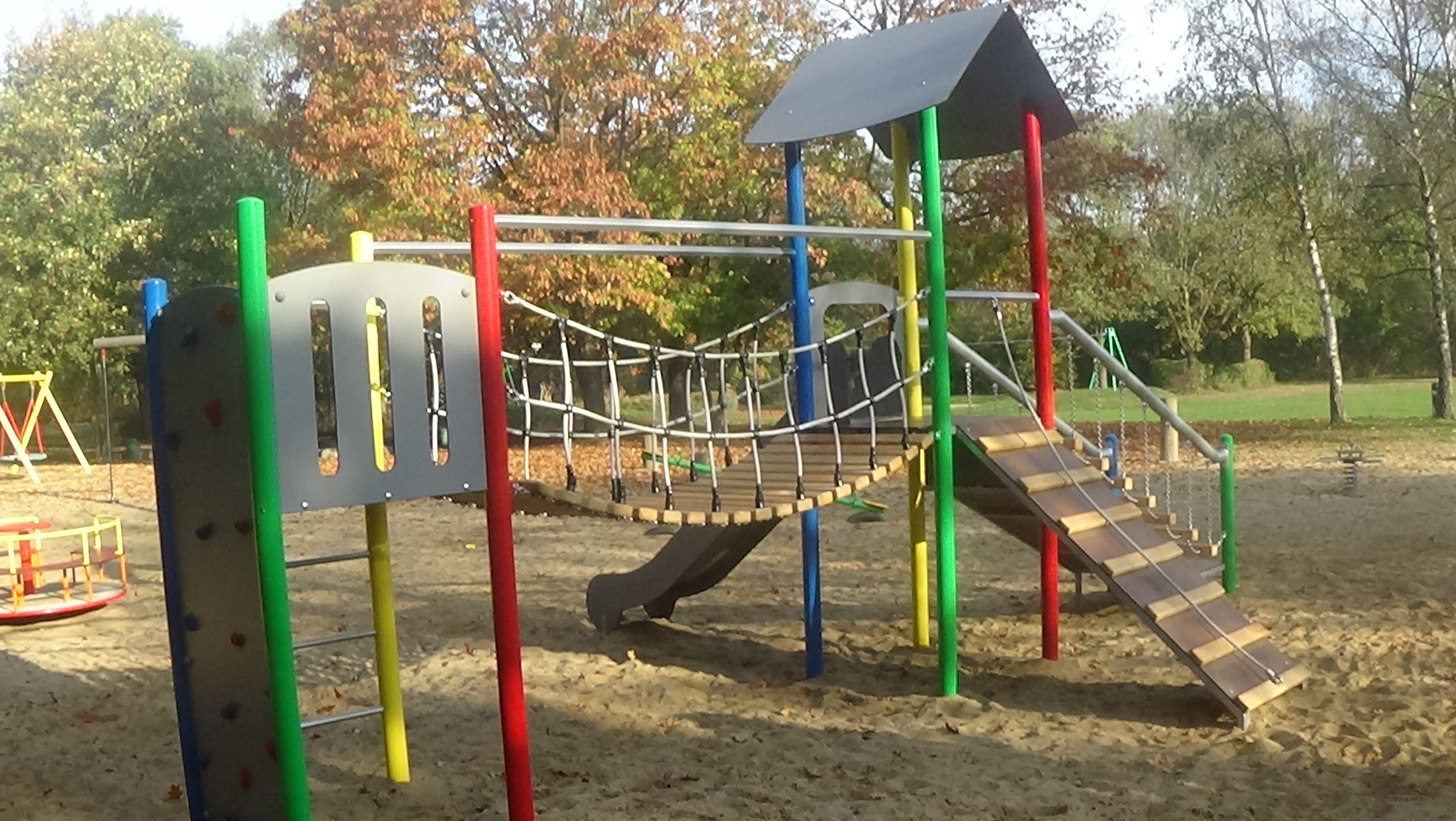 Spielplatz Suedpark und Lupinenstrasse (5)